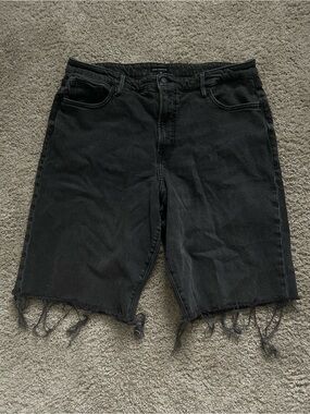 Good American Women’s Black Denim Cut-Off Mid Rise Shorts Size 15